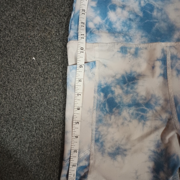 Evolution and Creation White and Blue Fitness/Athletic Shorts (W Pockets) Size L - Picture 4 of 5